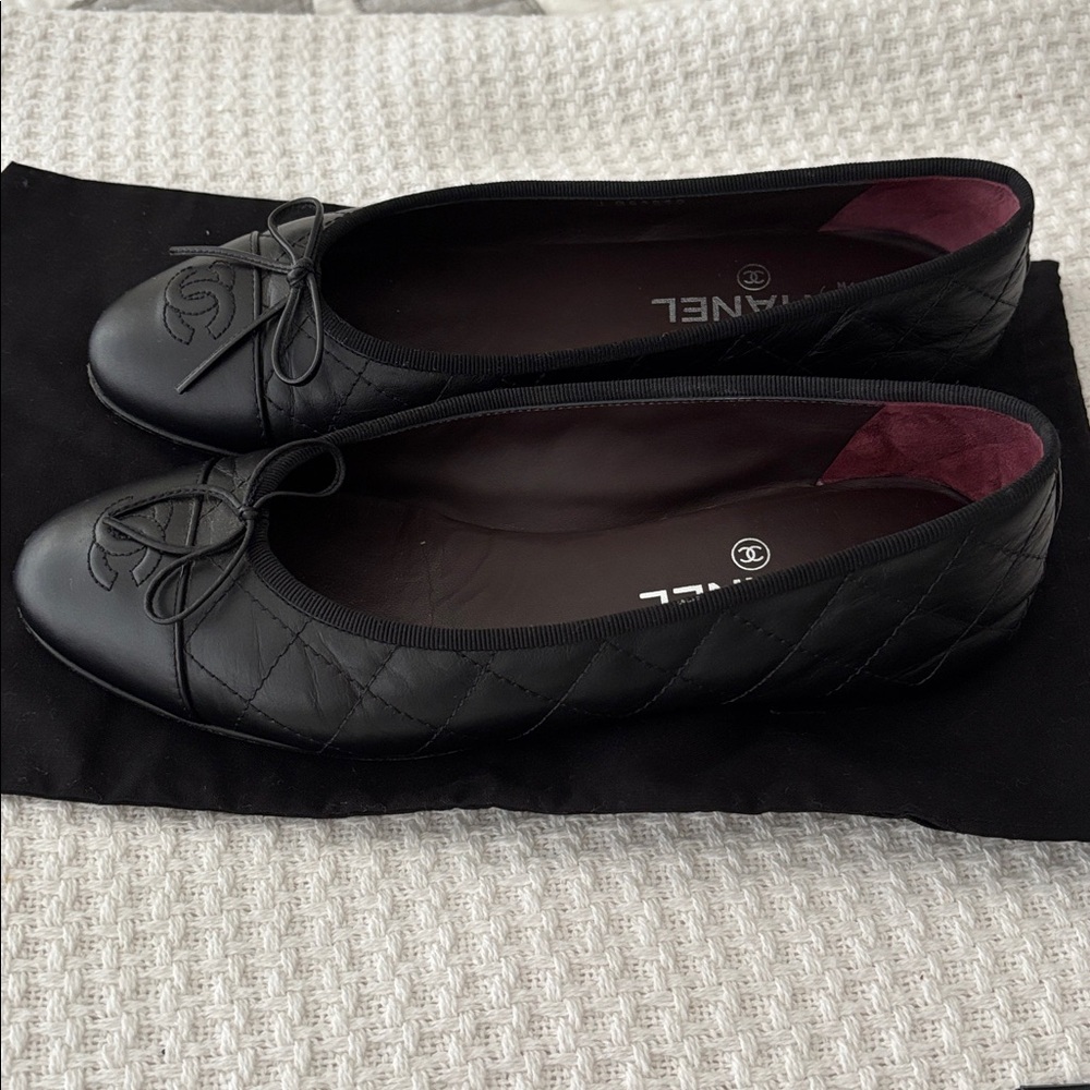 CHANEL Black Leather Quilted Ballet Flats - Picture 4 of 7